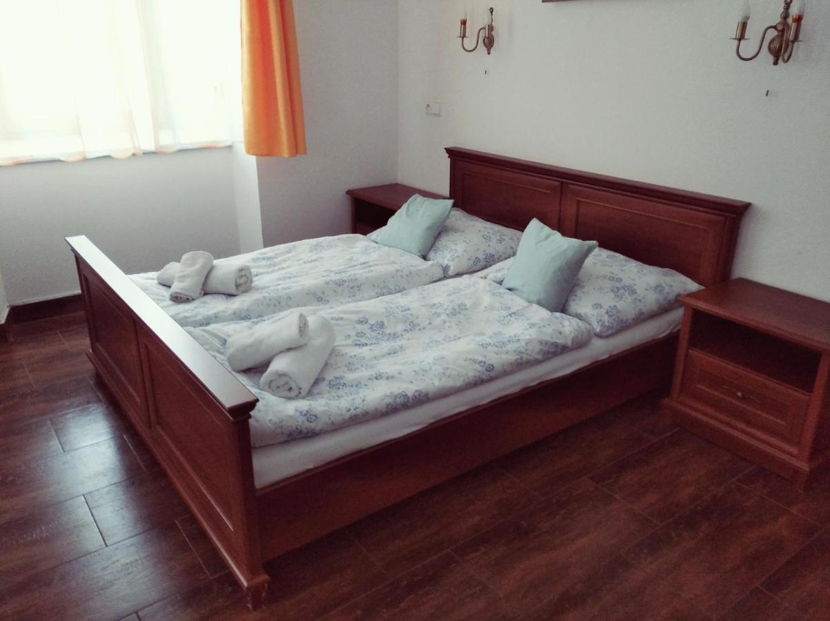 Dvur U Kaplicky Apartment ชิดาร์ นัด ซาซาโว ภายนอก รูปภาพ