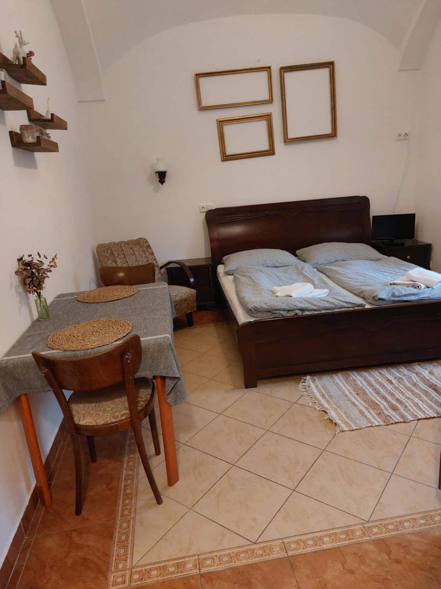 Dvur U Kaplicky Apartment ชิดาร์ นัด ซาซาโว ภายนอก รูปภาพ